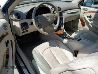 2008 Mercedes-Benz CLK 350 z VIN WDBTK56F28T099509, wystawiony jako Copart lot #56061245 z przebiegiem 121 079 mil mil oraz Czysty tytuł • Clean title. Historia ofert i sprzedaży dostępna na DreamBid. Obrazek 8.