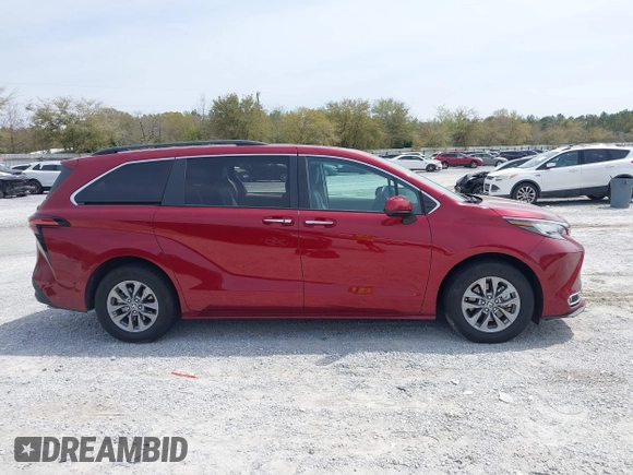 2022 Toyota Sienna XLE with VIN 5TDJRKEC4NS096888, listed as a IAAI auction lot 41901904 with 56,952 mi miles. Bid and sale history available at carsss.com. Image 13.