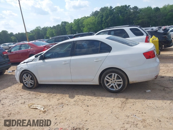 2011 Volkswagen Jetta SE with VIN 3VWDX7AJ9BM352889, listed as a IAAI auction lot 42276273 with Not provided miles and . Bid and sale history available at DreamBid. Image 13.