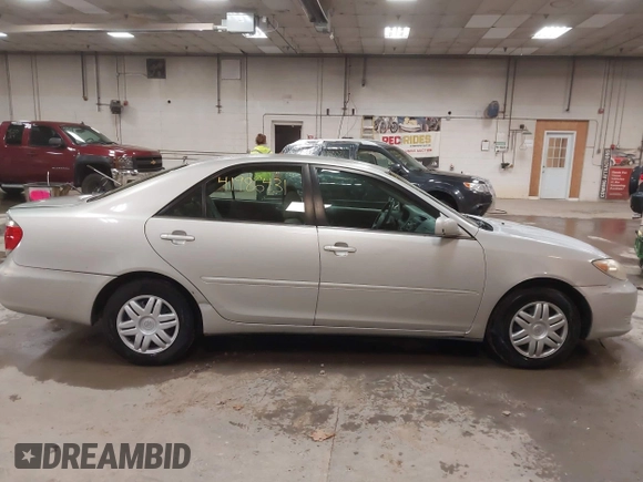 2005 Toyota Camry STD z VIN 4T1BE32K65U400652, wystawiony jako IAAI lot #41986431 z przebiegiem 218 412 mil mil oraz . Historia ofert i sprzedaży dostępna na DreamBid. Obrazek 13.