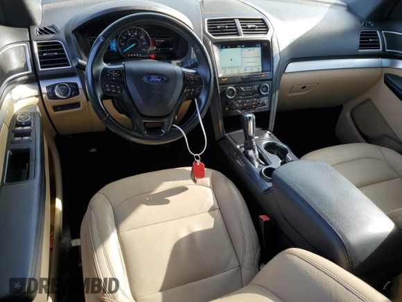 2017 Ford Explorer XLT z VIN 1FM5K7D80HGD53300, wystawiony jako Copart lot #65647824 z przebiegiem 149 204 mil mil oraz Szkoda całkowita • Salvage title. Historia ofert i sprzedaży dostępna na DreamBid. Obrazek 8.