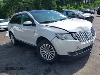 2014 Lincoln MKX z VIN 2LMDJ8JKXEBL07050, wystawiony jako IAAI lot #42135496 z przebiegiem 177 993 mil mil oraz . Historia ofert i sprzedaży dostępna na DreamBid. Obrazek 1.