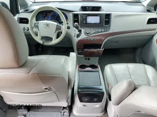 2012 Toyota Sienna XLE AAS z VIN 5TDYK3DC9CS271157, wystawiony jako Copart lot #55418065 z przebiegiem 172 988 mil mil oraz Nie do naprawy • Non repairable. Historia ofert i sprzedaży dostępna na DreamBid. Obrazek 8.
