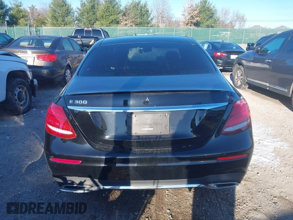 2019 Mercedes-Benz E-Class E 300 with VIN WDDZF4JB2KA526498, listed as a IAAI auction lot 40994058 with 74,282 mi miles. Bid and sale history available at carsss.com. Image 16.