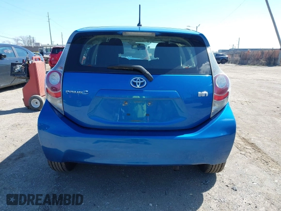 2013 Toyota Prius One z VIN JTDKDTB33D1555756, wystawiony jako IAAI lot #41962684 z przebiegiem Nie podano mil oraz . Historia ofert i sprzedaży dostępna na DreamBid. Obrazek 15.