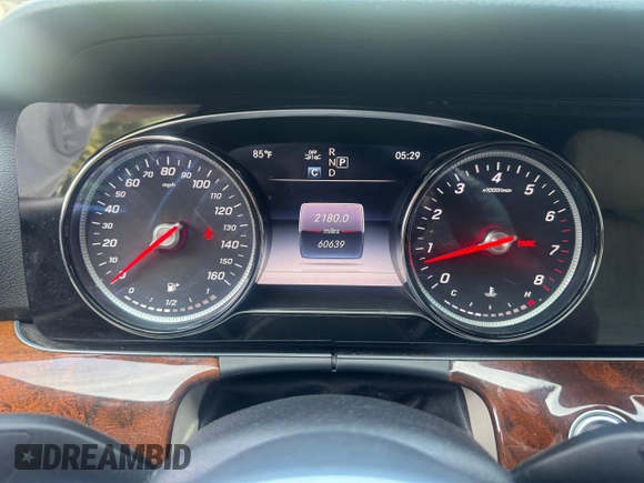 2019 Mercedes-Benz E 300 z VIN WDDZF4KB0KA608079, wystawiony jako Copart lot #59808375 z przebiegiem 60 639 mil mil oraz Czysty tytuł • Clean title. Historia ofert i sprzedaży dostępna na DreamBid. Obrazek 8.