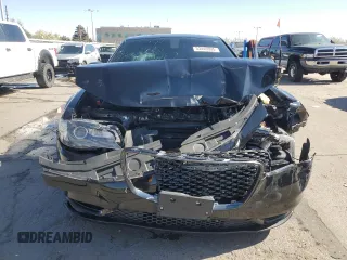 2022 Chrysler 300 S z VIN 2C3CCABG1NH115945, wystawiony jako Copart lot #53446005 z przebiegiem 58 184 mil mil oraz Szkoda całkowita • Salvage title. Historia ofert i sprzedaży dostępna na DreamBid. Obrazek 5.