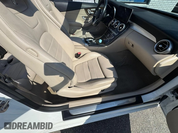 2019 Mercedes-Benz C 300 z VIN WDDWK8DB3KF827091, wystawiony jako Copart lot #57204495 z przebiegiem 114 498 mil mil oraz Czysty tytuł • Clean title. Historia ofert i sprzedaży dostępna na DreamBid. Obrazek 5.