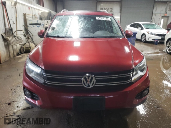 2013 Volkswagen Tiguan SE z VIN WVGBV3AX8DW092397, wystawiony jako Copart lot #51956225 z przebiegiem 138 901 mil mil oraz Szkoda całkowita • Salvage title. Historia ofert i sprzedaży dostępna na DreamBid. Obrazek 5.