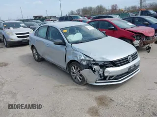2015 Volkswagen Jetta Sedan 1.8T SE with VIN 3VWD17AJ0FM229540, listed as a IAAI auction lot 42063609 with 117,981 mi miles. Bid and sale history available at carsss.com. Image 1.