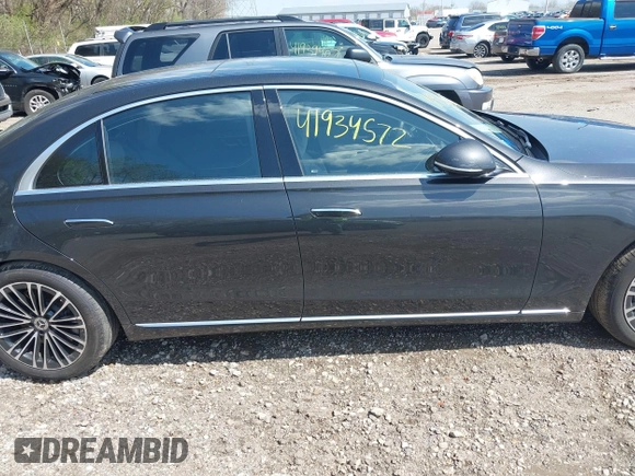 2023 Mercedes-Benz S 580 z VIN W1K6G7GB8PA189254, wystawiony jako IAAI lot #41934572 z przebiegiem 32 213 mil mil oraz . Historia ofert i sprzedaży dostępna na DreamBid. Obrazek 13.