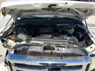 2006 Ford F-250 XL z VIN 1FTSX20596EA08170, wystawiony jako Copart lot #73577904 z przebiegiem 257 593 mil mil oraz Szkoda całkowita • Salvage title. Historia ofert i sprzedaży dostępna na DreamBid. Obrazek 11.