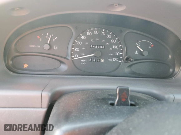 1998 Ford Escort LX z VIN 1FAFP10P2WW303270, wystawiony jako Copart lot #87588365 z przebiegiem 142 743 mil mil oraz Szkoda całkowita • Salvage title. Historia ofert i sprzedaży dostępna na DreamBid. Obrazek 9.