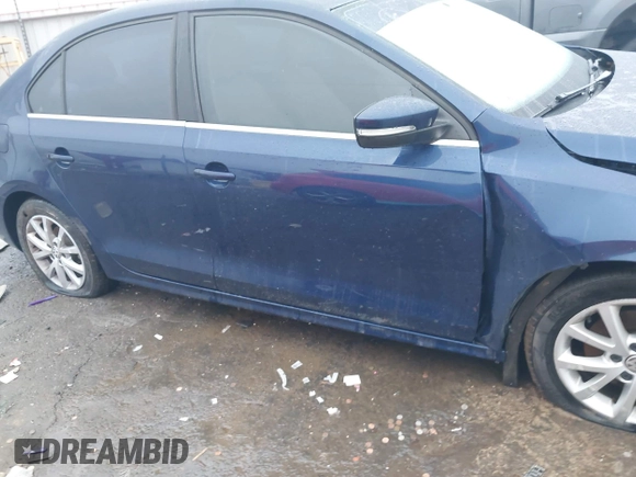 2013 Volkswagen Jetta SE z VIN 3VWDX7AJ3DM267839, wystawiony jako IAAI lot #41157583 z przebiegiem 61 643 mil mil oraz . Historia ofert i sprzedaży dostępna na DreamBid. Obrazek 14.