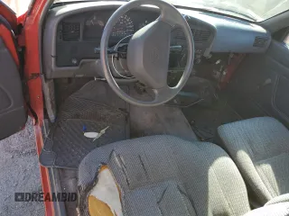 1992 Toyota Pickup DLX z VIN JT4RN93P1N5060207, wystawiony jako Copart lot #82868564 z przebiegiem 231 088 mil mil oraz Szkoda całkowita • Salvage title. Historia ofert i sprzedaży dostępna na DreamBid. Obrazek 8.