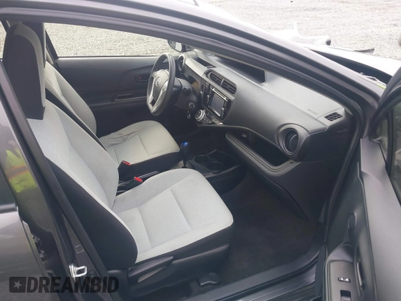 2015 Toyota Prius One z VIN JTDKDTB32F1575905, wystawiony jako IAAI lot #42152447 z przebiegiem 141 061 mil mil oraz . Historia ofert i sprzedaży dostępna na DreamBid. Obrazek 5.