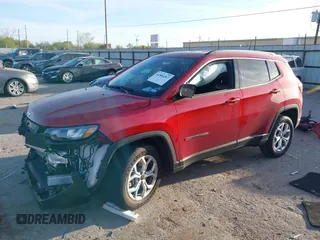 2025 Jeep Compass Latitude с VIN 3C4NJDBN9ST553240, выставлен на аукционе IAAI как лот 41806367 с пробегом 2 508 миль миль и . История ставок и продаж доступна на DreamBid. Изображение 18.