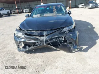 2019 Toyota Camry LE z VIN 4T1B11HK8KU197444, wystawiony jako IAAI lot #41710904 z przebiegiem 137 766 mil mil oraz . Historia ofert i sprzedaży dostępna na DreamBid. Obrazek 6.