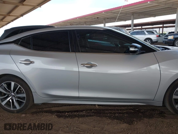 2020 Nissan Maxima SV z VIN 1N4AA6CV8LC361190, wystawiony jako IAAI lot #42225461 z przebiegiem 102 879 mil mil oraz . Historia ofert i sprzedaży dostępna na DreamBid. Obrazek 13.