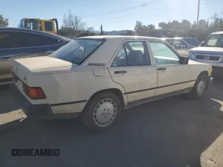 1986 Mercedes-Benz 190 with VIN WDBDA24D0GF181761, listed as a Copart auction lot 87775085 with 38,039 mi miles and Clean Title. Bid and sale history available at carsss.com. Image 3.