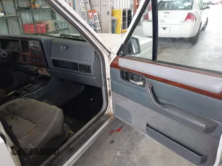 1996 Jeep Cherokee Country z VIN 1J4FT78S0TL280645, wystawiony jako IAAI lot #42340813 z przebiegiem 288 418 mil mil oraz . Historia ofert i sprzedaży dostępna na DreamBid. Obrazek 5.