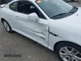 2008 Hyundai Tiburon GS z VIN KMHHM66D58U283273, wystawiony jako IAAI lot #41900097 z przebiegiem 154 013 mil mil oraz . Historia ofert i sprzedaży dostępna na DreamBid. Obrazek 19.