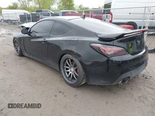 2010 Hyundai Genesis Coupe z VIN KMHHT6KD7AU003612, wystawiony jako IAAI lot #42135669 z przebiegiem 138 009 mil mil oraz . Historia ofert i sprzedaży dostępna na DreamBid. Obrazek 3.