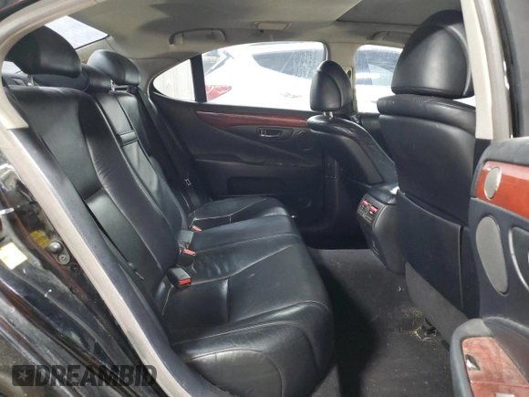2011 Lexus LS 460 z VIN JTHCL5EF7B5009748, wystawiony jako Copart lot #43525565 z przebiegiem 215 040 mil mil oraz Szkoda całkowita • Salvage title. Historia ofert i sprzedaży dostępna na DreamBid. Obrazek 10.