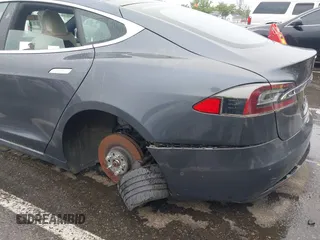 2020 Tesla Model S Long Range с VIN 5YJSA1E21LF413251, выставлен на аукционе IAAI как лот 42350131 с пробегом 16 427 миль миль и . История ставок и продаж доступна на DreamBid. Изображение 18.