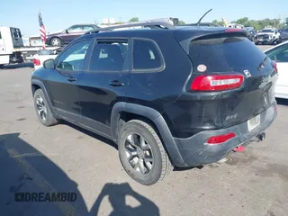2015 Jeep Cherokee Trailhawk with VIN 1C4PJMBS4FW556822, listed as a IAAI auction lot 42412874 with 129,865 mi miles and . Bid and sale history available at DreamBid. Image 3.