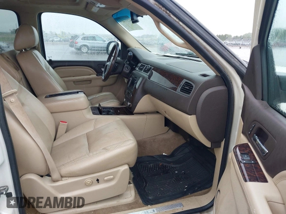 2011 GMC Yukon XL Denali z VIN 1GKS2MEF5BR178383, wystawiony jako IAAI lot #42331419 z przebiegiem 247 193 mil mil oraz . Historia ofert i sprzedaży dostępna na DreamBid. Obrazek 5.