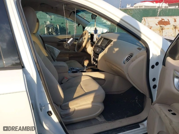2014 Nissan Pathfinder Platinum with VIN 5N1AR2MM3EC647044, listed as a IAAI auction lot 41365471 with 135,767 mi miles. Bid and sale history available at carsss.com. Image 5.