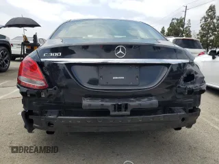 2016 Mercedes-Benz C 300 z VIN 55SWF4JB4GU144256, wystawiony jako Copart lot #59733745 z przebiegiem 117 207 mil mil oraz Szkoda całkowita • Salvage title. Historia ofert i sprzedaży dostępna na DreamBid. Obrazek 6.