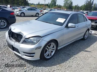 2012 Mercedes-Benz C 300 Sport z VIN WDDGF8BB7CR238797, wystawiony jako IAAI lot #42119641 z przebiegiem 168 348 mil mil oraz . Historia ofert i sprzedaży dostępna na DreamBid. Obrazek 2.