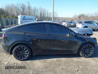 2022 Tesla Model Y Performance with VIN 7SAYGDEF0NF447460, listed as a IAAI auction lot 41670250 with 28,287 mi miles. Bid and sale history available at carsss.com. Image 14.