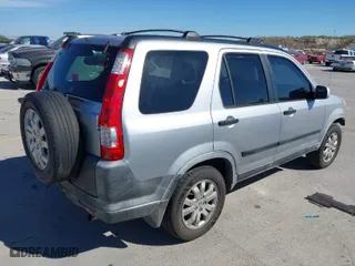 2005 Honda CR-V EX with VIN JHLRD78885C035912, listed as a IAAI auction lot 41793257 with 211,694 mi miles. Bid and sale history available at carsss.com. Image 4.
