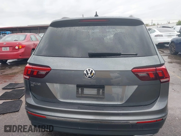 2020 Volkswagen Tiguan SE with VIN 3VV3B7AX0LM121061, listed as a IAAI auction lot 41881541 with 60,315 mi miles and . Bid and sale history available at DreamBid. Image 16.