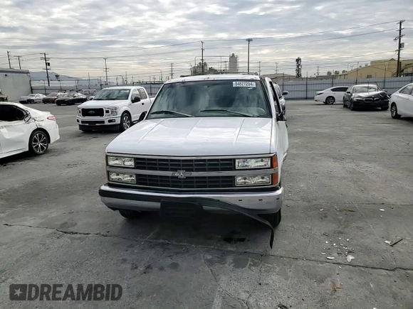 1996 Chevrolet Suburban with VIN 3GNEC16R5TG149147, listed as a Copart auction lot 84827204 with 320,305 mi miles and Salvage title. Bid and sale history available at DreamBid. Image 11.