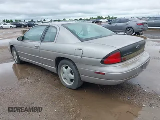 1997 Chevrolet Monte Carlo LS z VIN 2G1WW12M8V9279461, wystawiony jako IAAI lot #42460394 z przebiegiem 85 950 mil mil oraz . Historia ofert i sprzedaży dostępna na DreamBid. Obrazek 3.