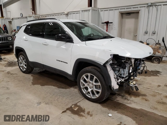 2024 Jeep Compass Latitude Lux с VIN 3C4NJDFN0RT127036, выставлен на аукционе Copart как лот 50198325 с пробегом 2 361 миль миль и Списание • Salvage title. История ставок и продаж доступна на DreamBid. Изображение 4.