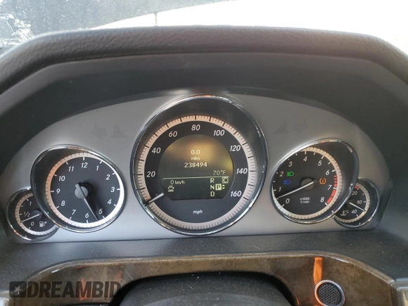 2010 Mercedes-Benz E 550 Luxury with VIN WDDHF7CB1AA124352, listed as a Copart auction lot 88605195 with 238,494 mi miles and Clean Title. Bid and sale history available at DreamBid. Image 9.