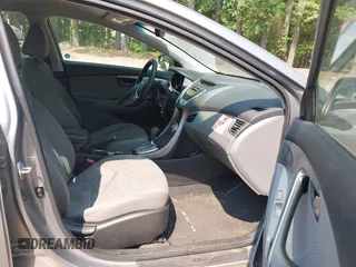 2012 Hyundai Elantra GLS z VIN KMHDH4AE7CU369345, wystawiony jako IAAI lot #42432765 z przebiegiem 148 754 mil mil oraz . Historia ofert i sprzedaży dostępna na DreamBid. Obrazek 5.
