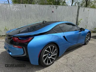 2014 BMW i8 z VIN WBY2Z2C57EVX64471, wystawiony jako IAAI lot #42244494 z przebiegiem 102 064 mil mil oraz . Historia ofert i sprzedaży dostępna na DreamBid. Obrazek 4.
