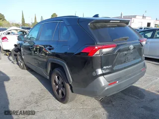 2022 Toyota RAV4 XLE with VIN 2T3W1RFV6NW202715, listed as a IAAI auction lot 41945039 with 68,129 mi miles. Bid and sale history available at carsss.com. Image 3.