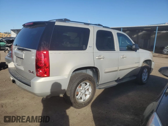2008 GMC Yukon SLT w/4SB with VIN 1GKFC130X8R182451, listed as a Copart auction lot 42190945 with 252,407 mi miles and Non Repairable. Bid and sale history available at carsss.com. Image 3.