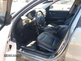 2008 BMW 3 Series 328i с VIN WBAVA375X8NL44470, выставлен на аукционе IAAI как лот 42677310 с пробегом 184 171 миль миль и . История ставок и продаж доступна на DreamBid. Изображение 5.