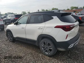2022 Kia Seltos S z VIN KNDEUCAAXN7296906, wystawiony jako Copart lot #55474555 z przebiegiem 41 059 mil mil oraz Szkoda całkowita • Salvage title. Historia ofert i sprzedaży dostępna na DreamBid. Obrazek 2.