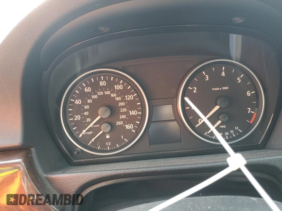 2006 BMW 3 Series 325i z VIN WBAVB13556KX43728, wystawiony jako Copart lot #85220364 z przebiegiem Nie podano mil oraz Nie do naprawy • Non repairable. Historia ofert i sprzedaży dostępna na DreamBid. Obrazek 9.