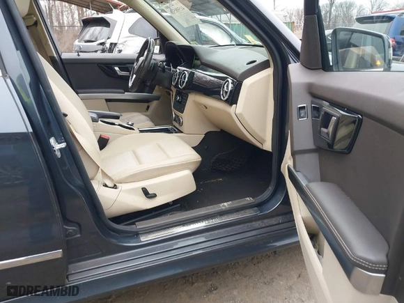 2015 Mercedes-Benz GLK-Class GLK 350 with VIN WDCGG8JB7FG441353, listed as a IAAI auction lot 41598516 with 88,390 mi miles. Bid and sale history available at carsss.com. Image 5.