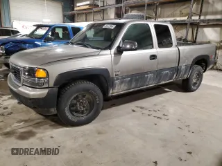 2001 GMC Sierra 1500 SLE z VIN 2GTEK19T811350761, wystawiony jako Copart lot #41994725 z przebiegiem 171 664 mil mil oraz Czysty tytuł • Clean title. Historia ofert i sprzedaży dostępna na DreamBid. Obrazek 1.